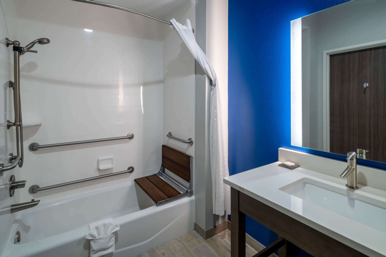 Bedroom 4, La Quinta Inn & Suites by Wyndham Tifton, Tift