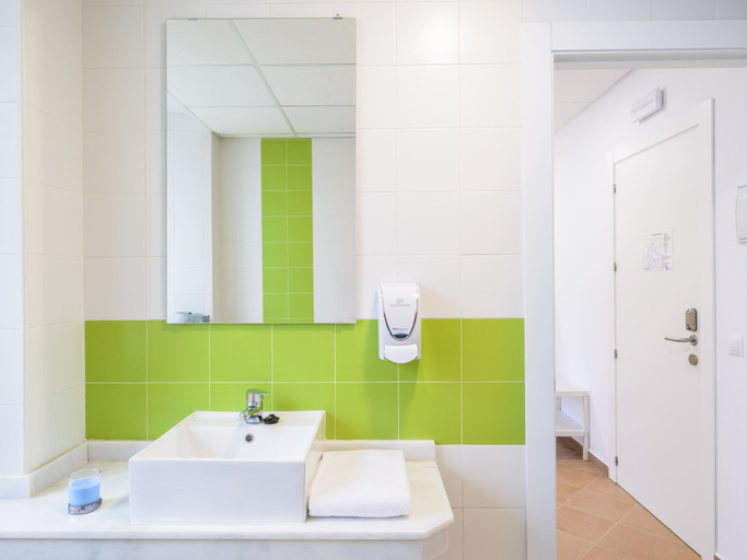 Bathroom 5, Benarrabá Hostel, Málaga