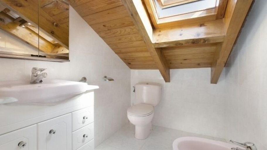 Bathroom 3, Villa Sese, Girona