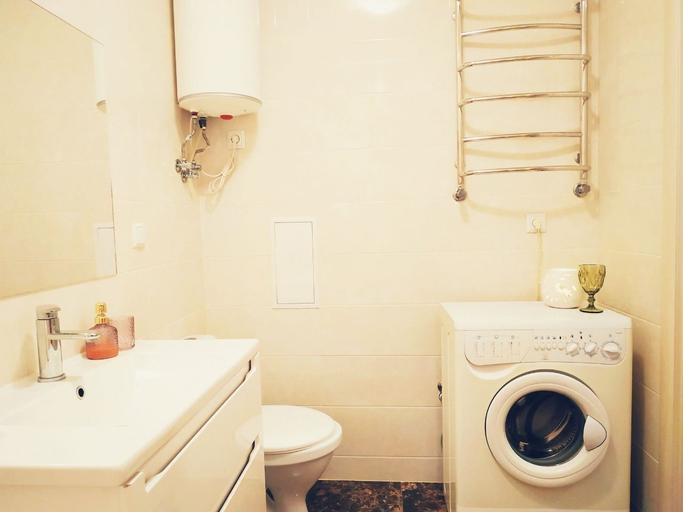 Bathroom 3, MalinaApt Pink Olive, Dniprovs'kyi