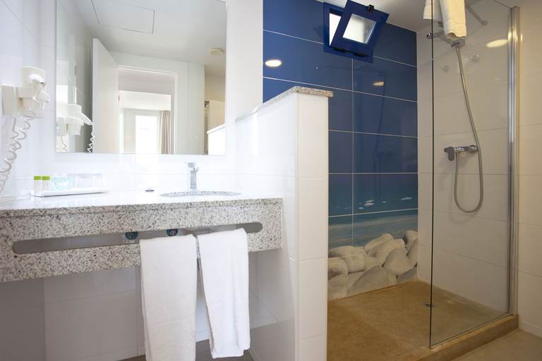 Bathroom 4, Aparthotel Novo Mar, Baleares