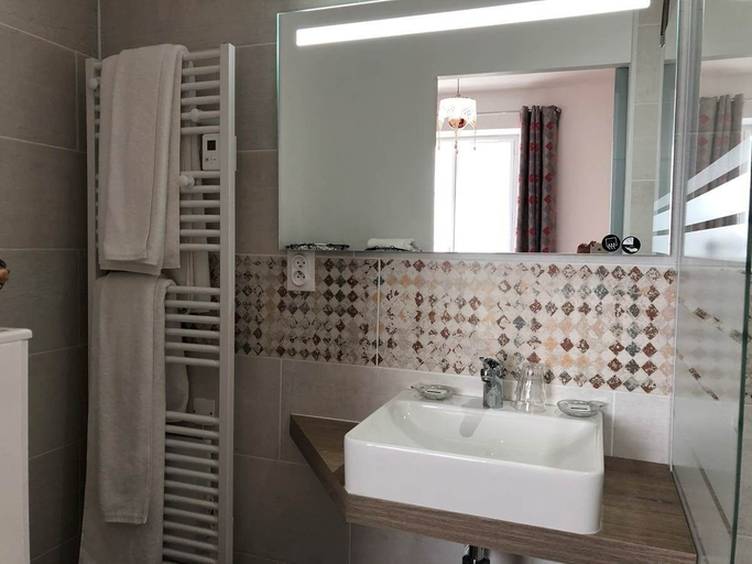 Bathroom 5, Le Moulin de la Salle, Corrèze