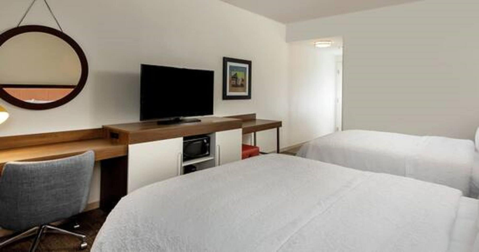 Bedroom 2, Hampton Inn Baltimore Bayview Campus, Baltimore