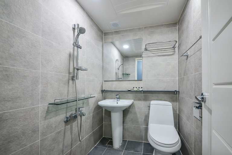 Bathroom 3, Goseong Bokee House, Goseong