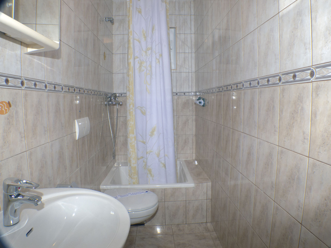 Bathroom 3, Apartments Plaza, Jelsa