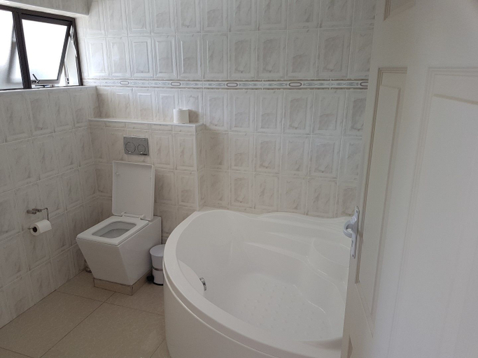 Bathroom, Avalon Lodge, Buffalo City