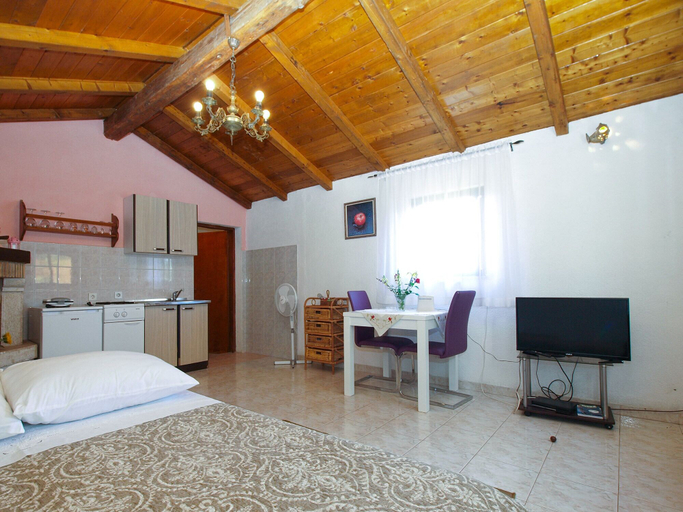 Others 5, Apartment 1876, Kanfanar