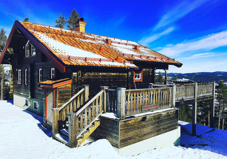 Exterior & Views