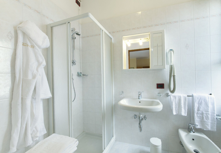 Bathroom 5, Hotel Vena D'Oro, Padua
