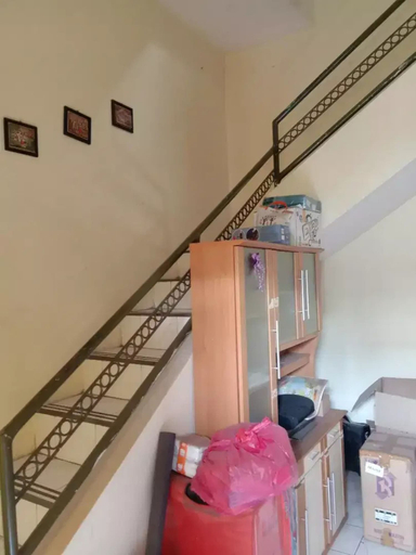 Others 4, Kost Harian 86, Surabaya