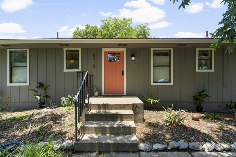 Exterior & Views 2, The Tire Swing - Modern 3BD - Gourmet Kitchen - Awesome Local, Travis