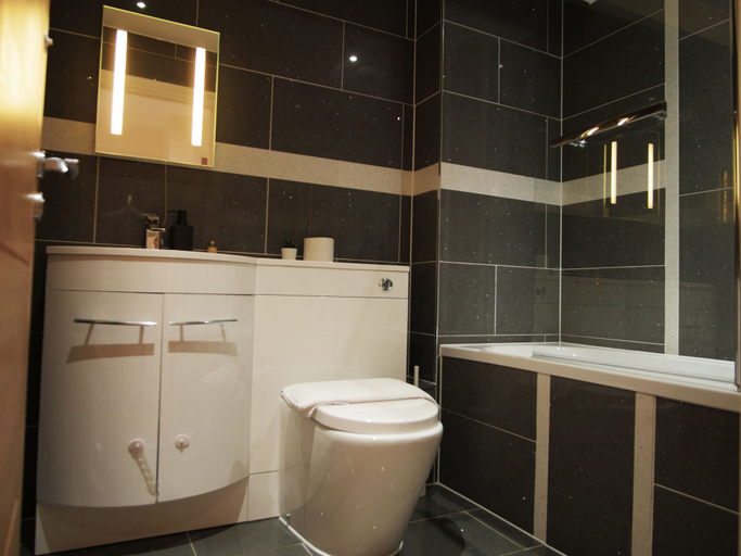 Bathroom 4, The Elm Serviced Apartments, Surrey