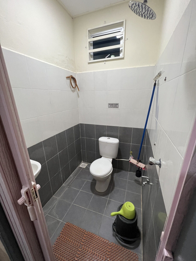 Bathroom 4, RizQin Homestay Bachok, Bachok
