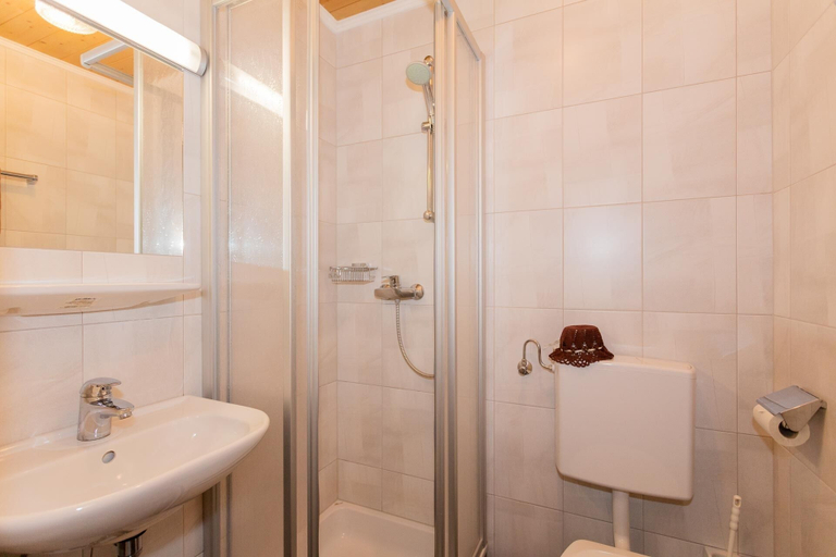 Bathroom 3, Pension Oberschneider, Zell am See