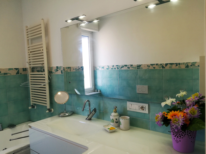 Bathroom, House Gabbiano, Genova