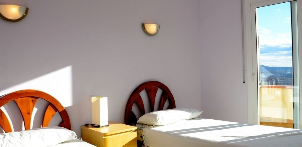 Room 5, Casa con piscina y bonitas vistas al mar, Girona
