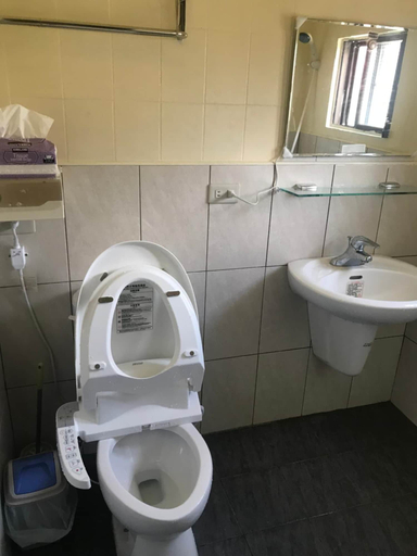 Bathroom 4, Fang Ju Backpackers, Pingtung