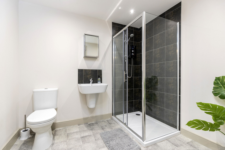 Bathroom, 2 Avery Gardens - 2 Bedroom Apartment, Darlington