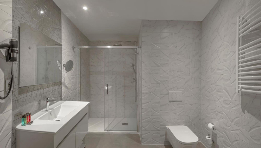 Bathroom 5, Hotel SH Suite Palace, Valencia