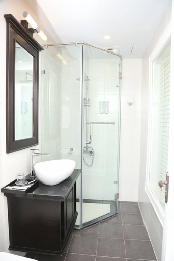 Bathroom 3, Dragon Hotel, Hạ Long