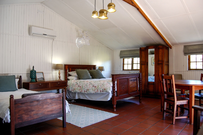 Bedroom 2, Stonehaven Guest House, Thabo Mofutsanyane