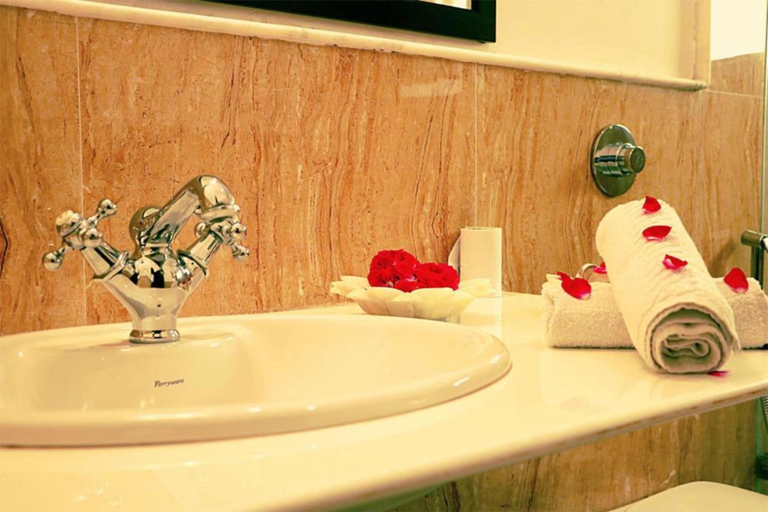 Bathroom 3, Hotel Amar Kothi, Udaipur