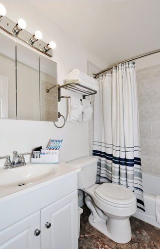 Bathroom 2, 4TH&INDEP - Furnished Apts - US Capitol, Washington D.C.