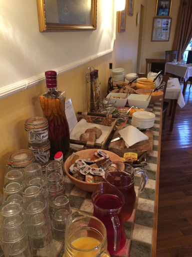 Food & Drinks 5, 19th Green guesthouse
