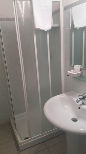 Bathroom 5, Hotel Solki, Carbonia-Iglesias