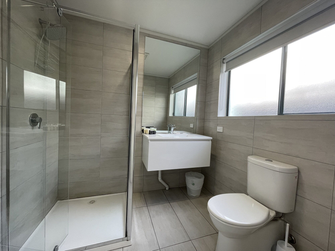 Bathroom 4, Coastal Motel, Colac-Otway - South