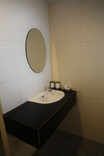 Bathroom, Naiyang Seaview Place, Pulau Phuket