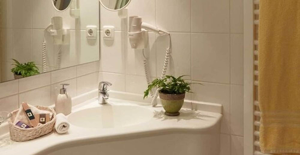 Bathroom 5, Hotel Menschels Vitalresort, Bad Kreuznach