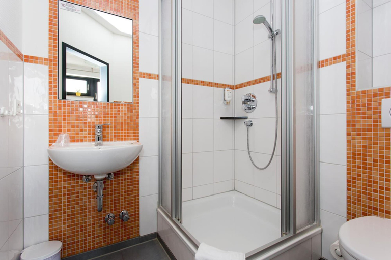 Bathroom 5, DJH City-Hostel Köln-Riehl, Köln