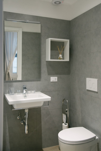 Bathroom 5, Vatican Garden Rooms, Rome