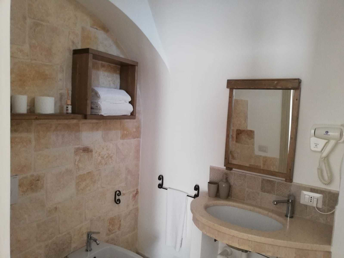 Bathroom 5, Trulli bbalberobello, Bari