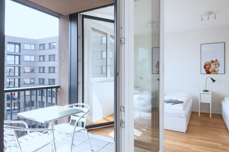 Exterior & Views 23