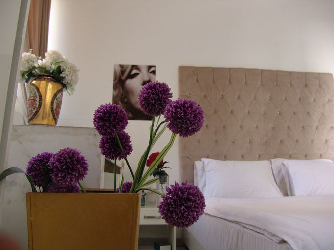 Velvet Hotel, 'Abdin