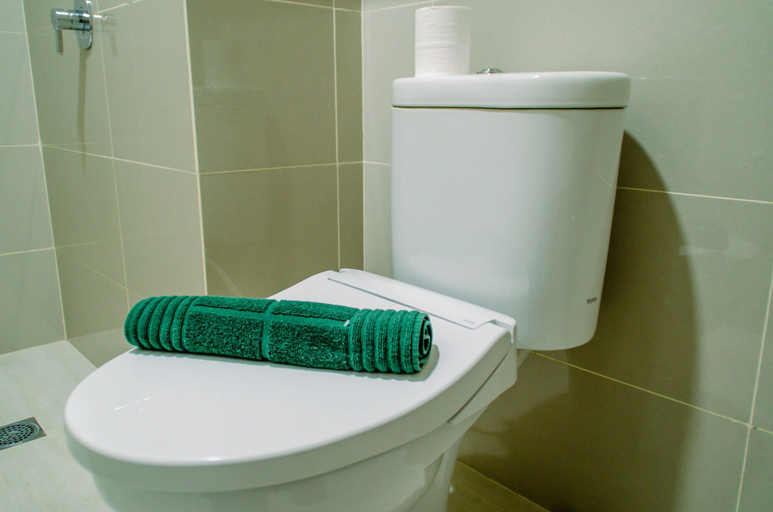 Bathroom 3, Cozy And Nice Studio At Apartment B Residence, South Tangerang