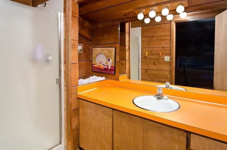 Bathroom, A Beachfront Fantasea, Lincoln
