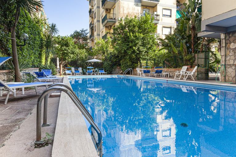 Outdoor pool 3, Estate4home- Casa Maridea, Napoli