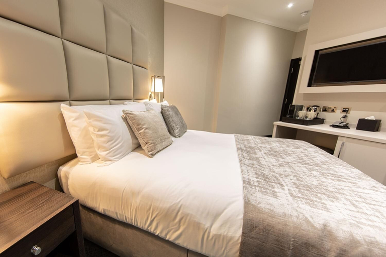 Bedroom 3, The Crescent Hyde Park, London