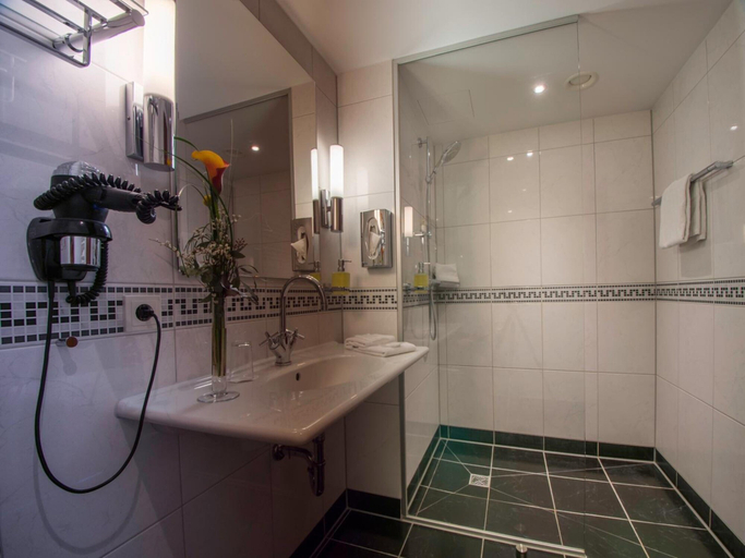 Bathroom 5, Hotel Glöcklhofer, Altötting
