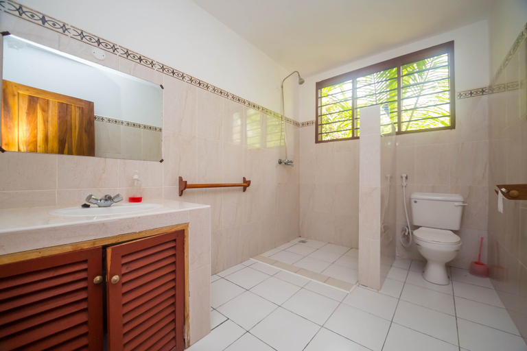 Bathroom 3, Africanhuts, Msambweni