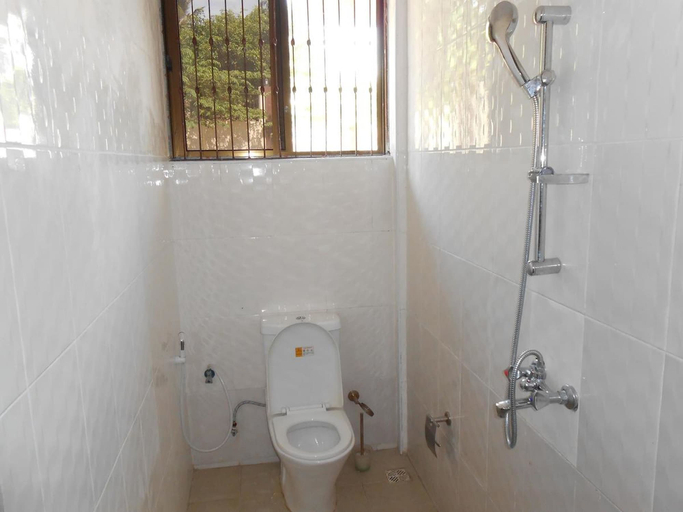 Bathroom 3, Nick Hotel, Kinondoni