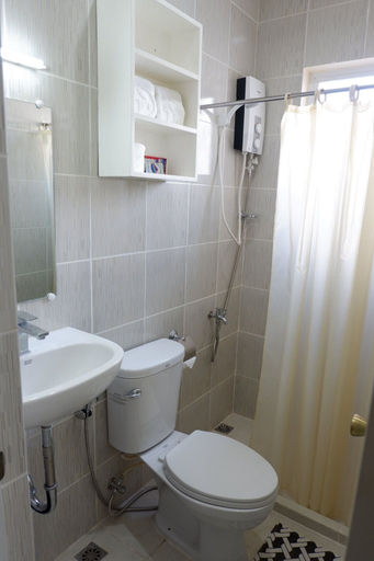 Bathroom 4, Rosetta Guest House, Ormoc City