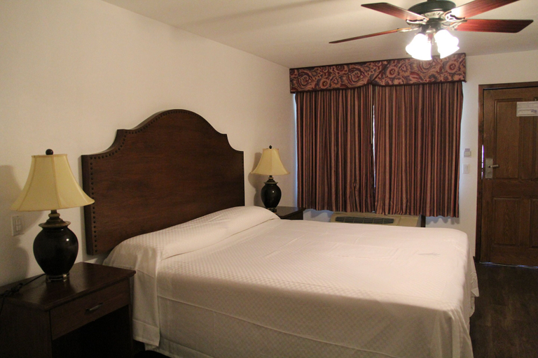 Bedroom 3, Estancia Inn, Tecate