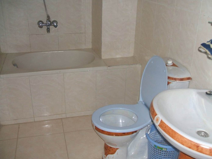 Bathroom 4, Cleopatra Hotel Luxor, Luxor