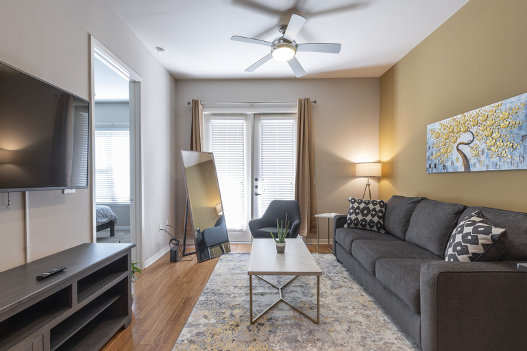 Luxury Med Center Fully Equipped King Sized Bed Condos, Harris