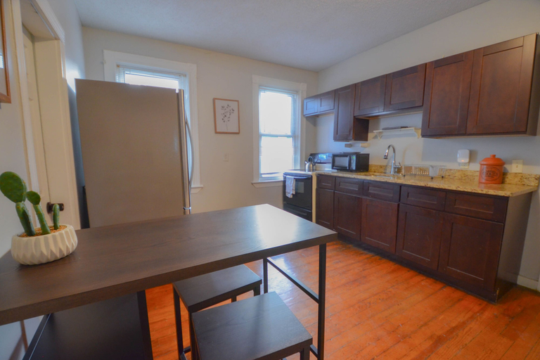Others 5, Lovely 3-Bedroom Apt with free parking, Providence