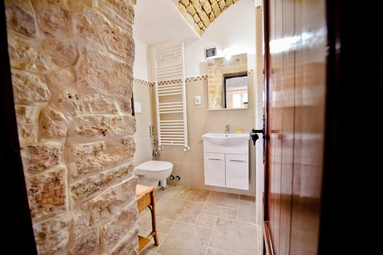 Bathroom 3, I Cinque Trulli with Swimming Pool, Taranto